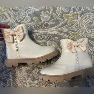Girls White Ankle Combat Boots with Bow and Pearls